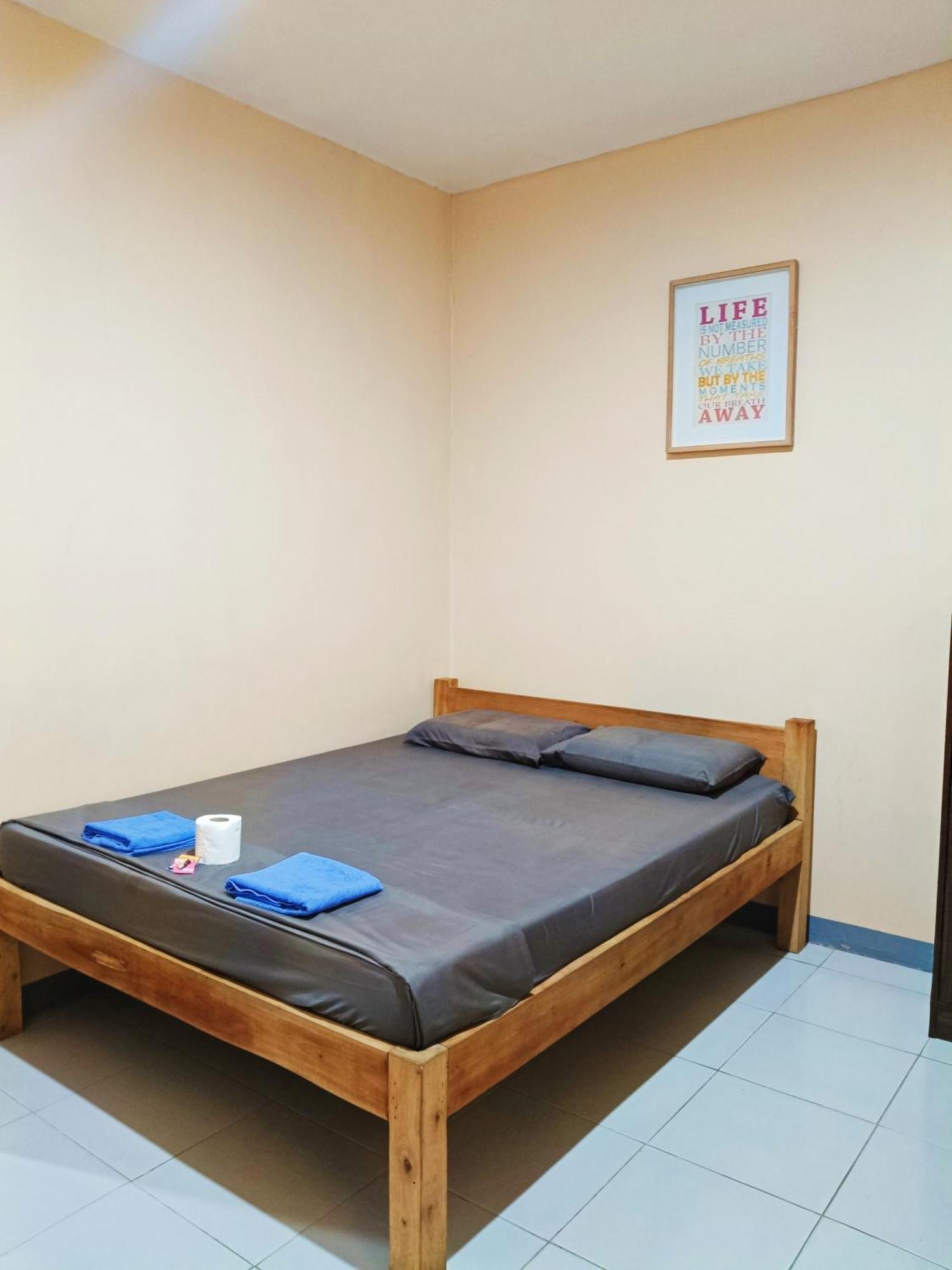 James Homestay Siquijor Szoba fotó
